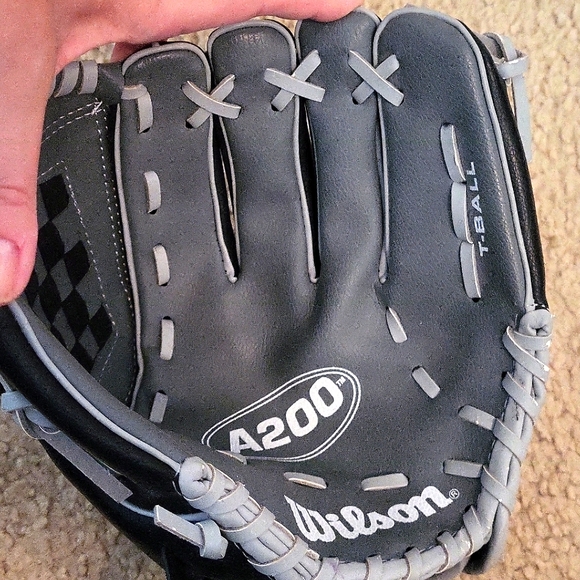 NEW Wilson A200 10.5" T-Ball Left Hand Baseball Glove (Right Hand Throw) - Picture 4 of 6